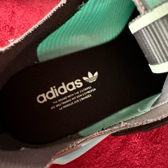 Halo x Adidas NMD V3 men’s sneakers, great condition. 6.5. - Picture 3 of 7